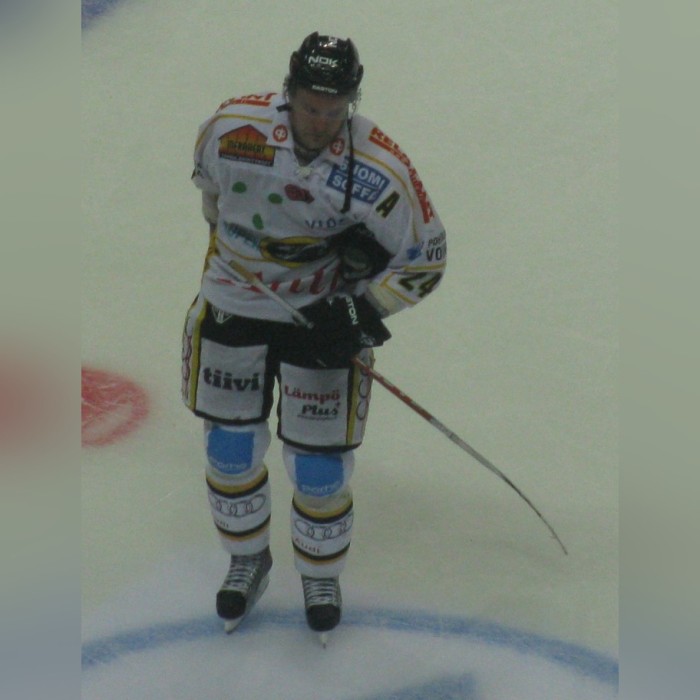 Jari Viuhkola